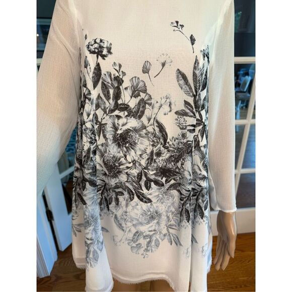 UA Kimchi Blue White Gray Floral Raw Edge Long Sleeve Mini Dress sz S NWOT - Picture 3 of 6
